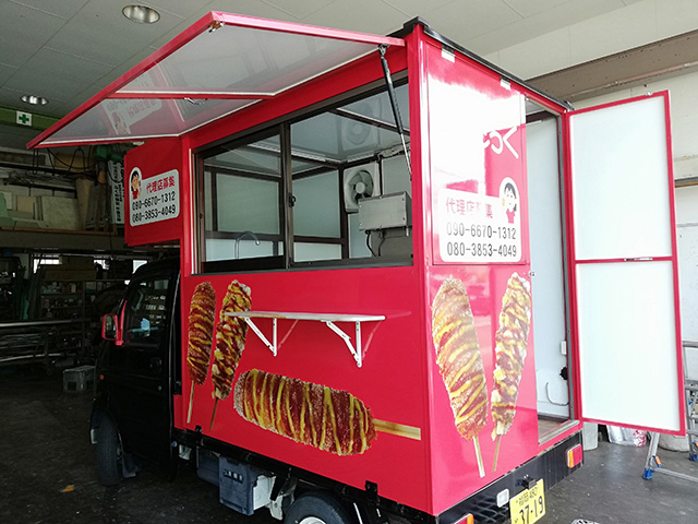 福岡のハットグ移動販売車